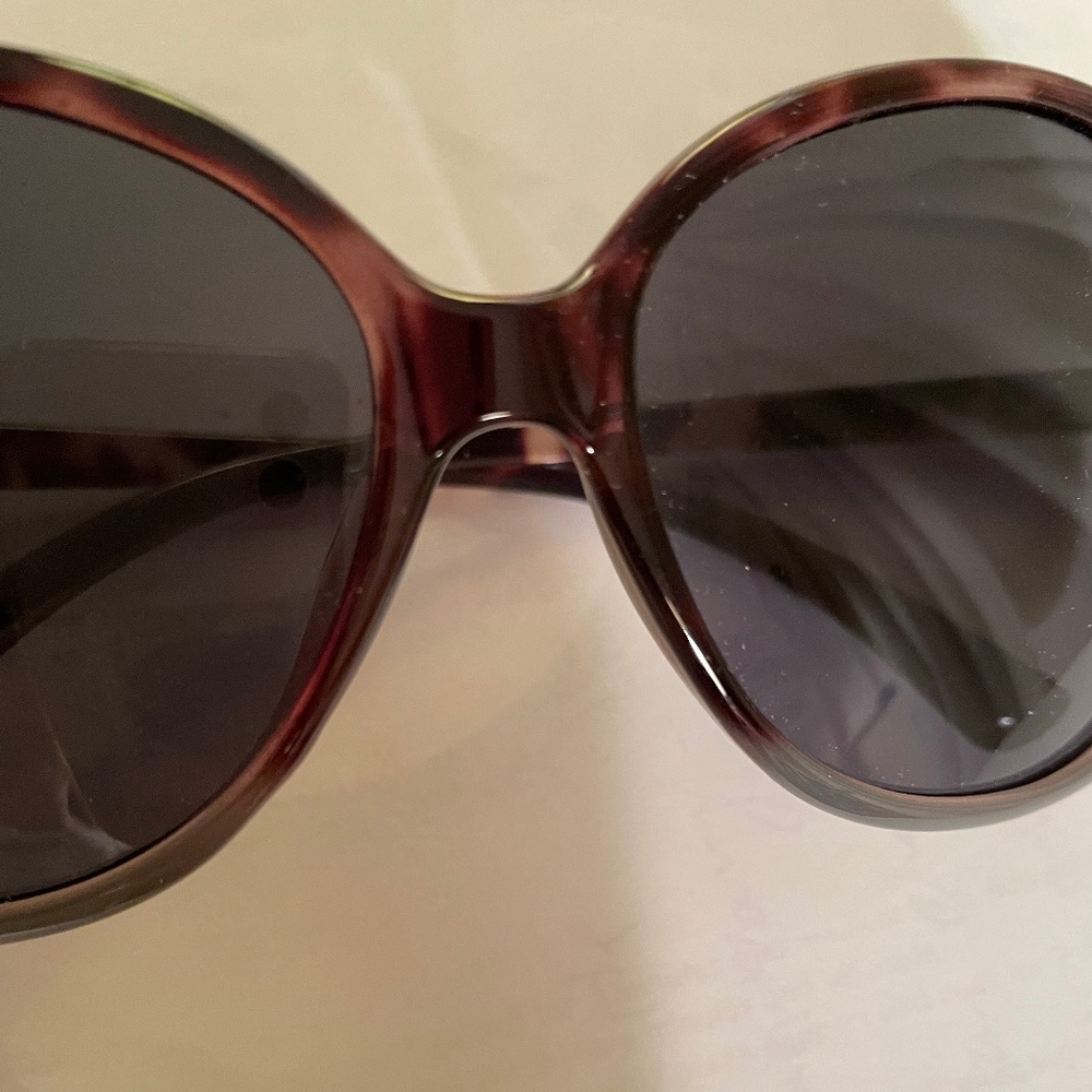 NWOT Gray Sunglasses with two tone Trims, big round cat's eyes, only 0.85 oz